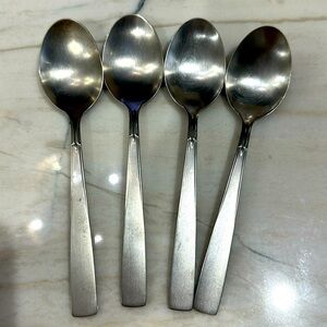 Oneida Satin Accent Flatware Stainless Steel Replacement 4 soup spoons